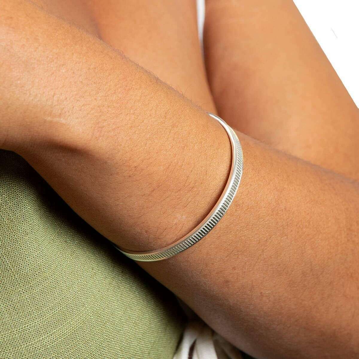 Beginnings Ridged Spinner Bangle - Silver - Image 2