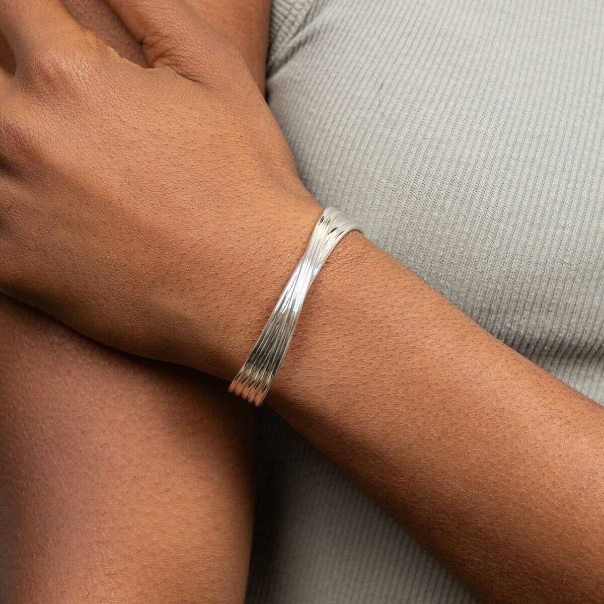 Beginnings Twisted Ridge Cuff Bangle - Silver - Image 2