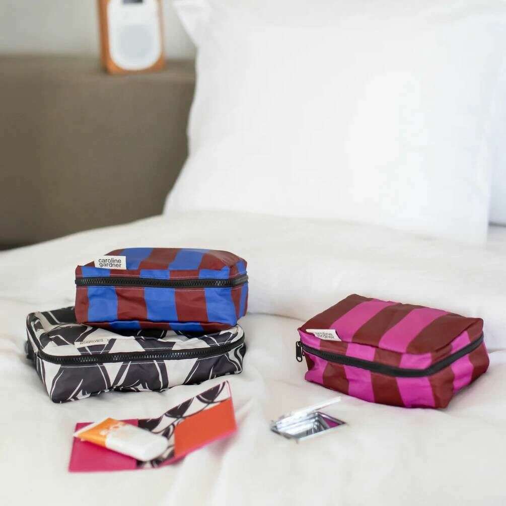 Caroline Gardner Mono Linked Hearts and Stripe Set of 3 Small Packing Cubes - Black/Blue/Pink - Image 5