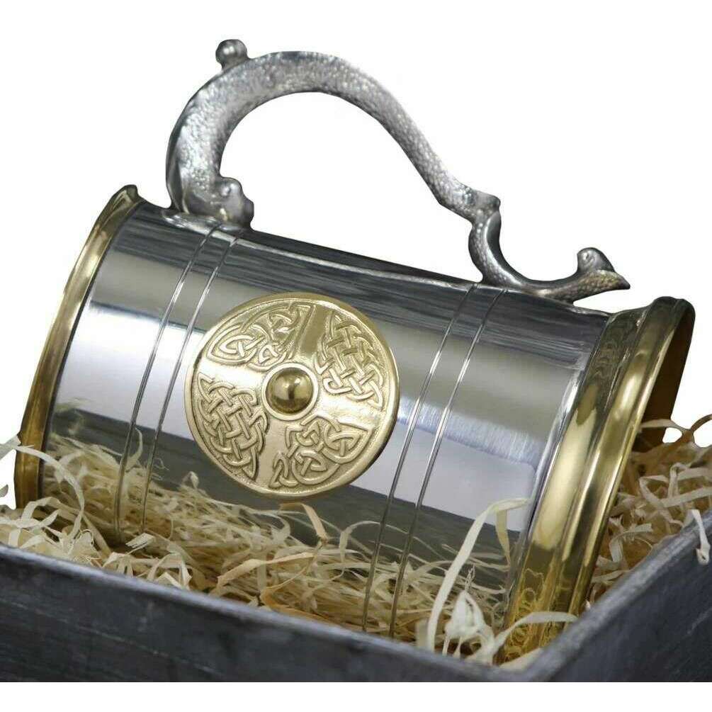 English Pewter Company 1pt Brass Badge Tankard - Silver/Gold - Image 4