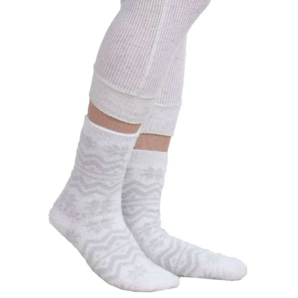 Totes Toasties 2 Pack Fair Isle and Chenille Supersoft Bed Socks - Grey/White - Image 5
